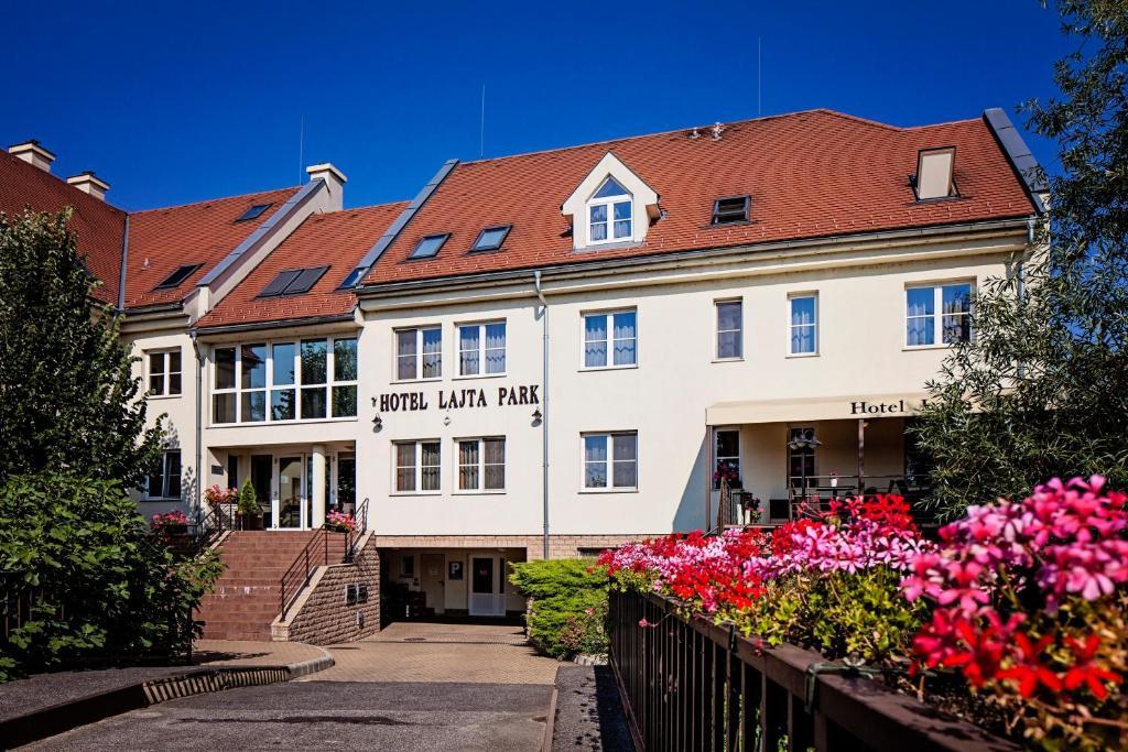 Hotel Lajta Park Mosonmagyaróvár المظهر الخارجي الصورة