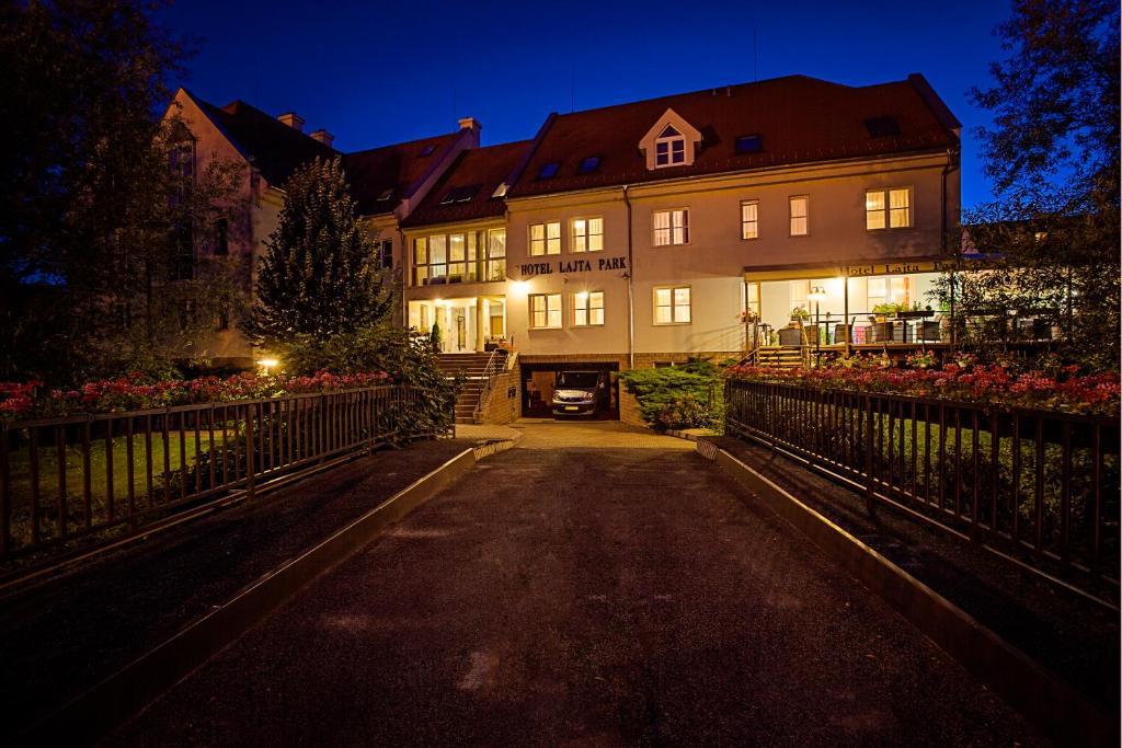 Hotel Lajta Park Mosonmagyaróvár المظهر الخارجي الصورة